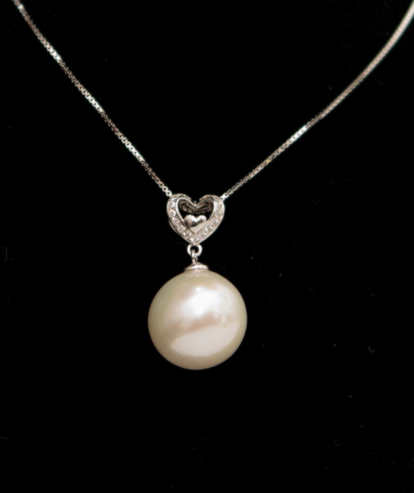 Heart White  Pearl Pendant