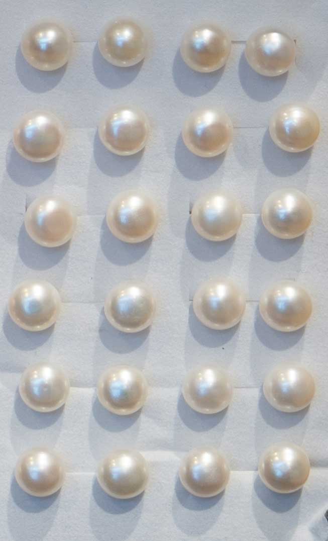 White Stud Pearl Earings